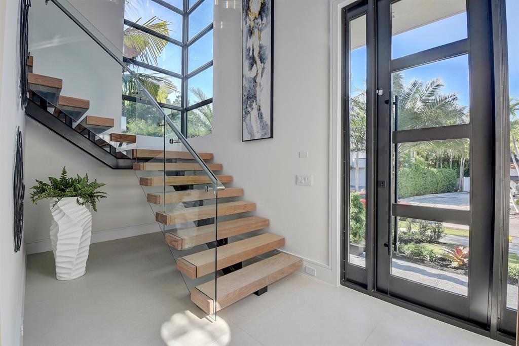 753 Park Drive W