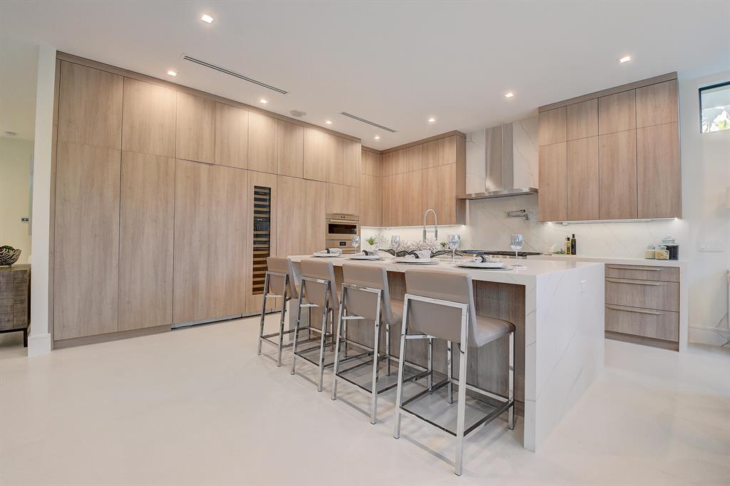 753 Park Drive W