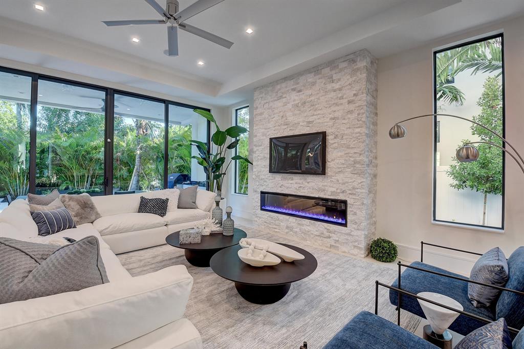 753 Park Drive W