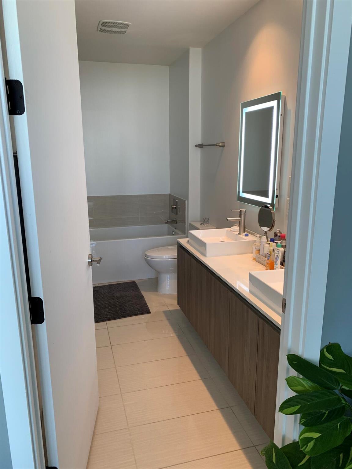 201 SW 17th Road Unit: 810