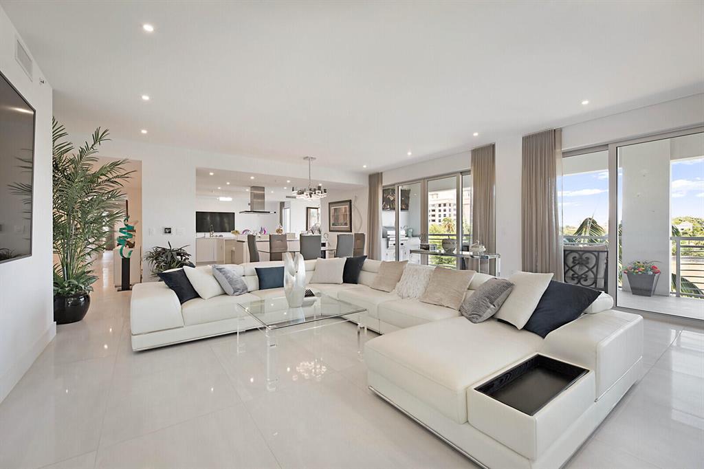 327 E Royal Palm Road Unit: 303