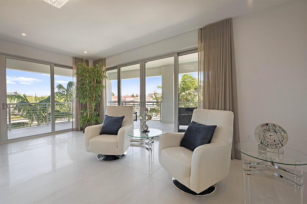 327 E Royal Palm Road Unit: 303