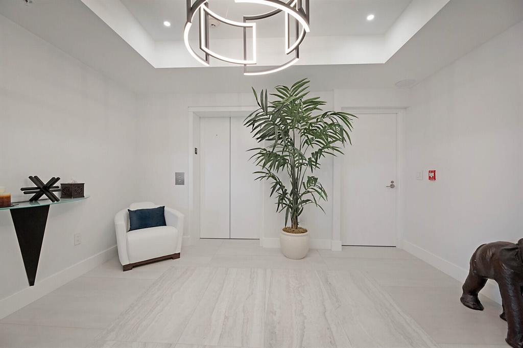 327 E Royal Palm Road Unit: 303