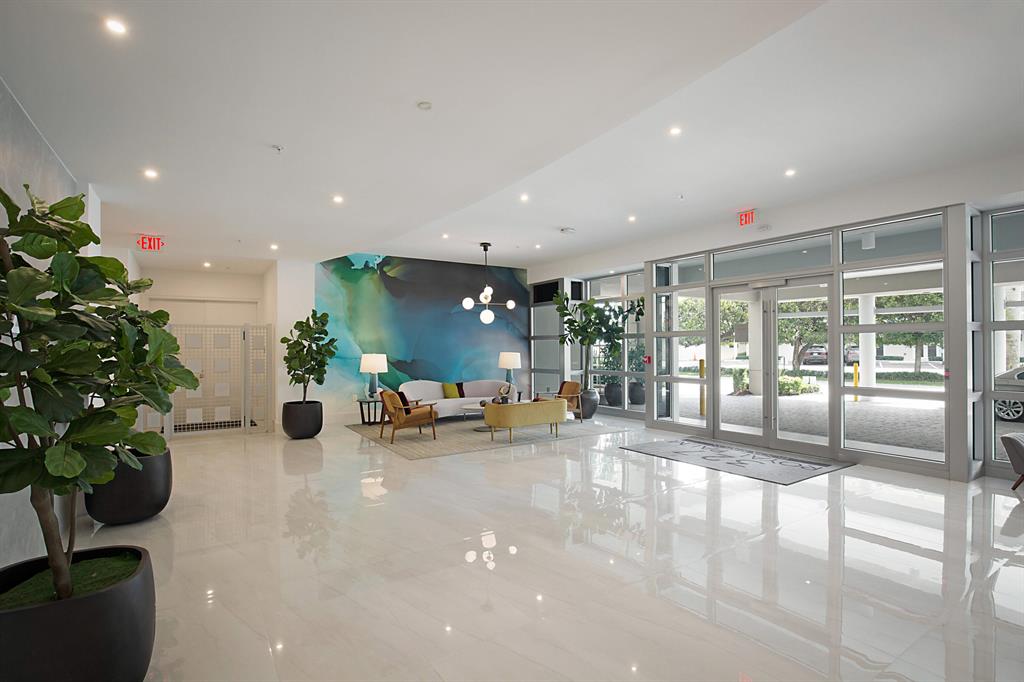 327 E Royal Palm Road Unit: 303