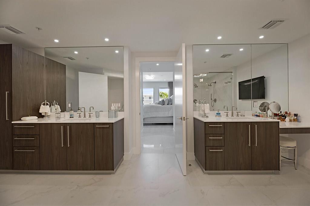 327 E Royal Palm Road Unit: 303