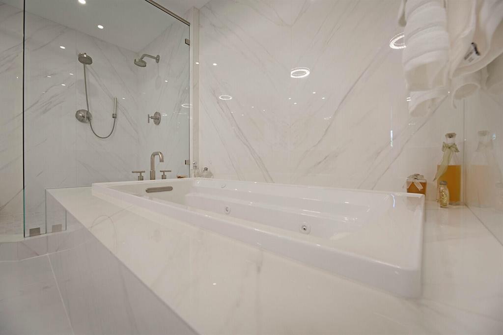 327 E Royal Palm Road Unit: 303