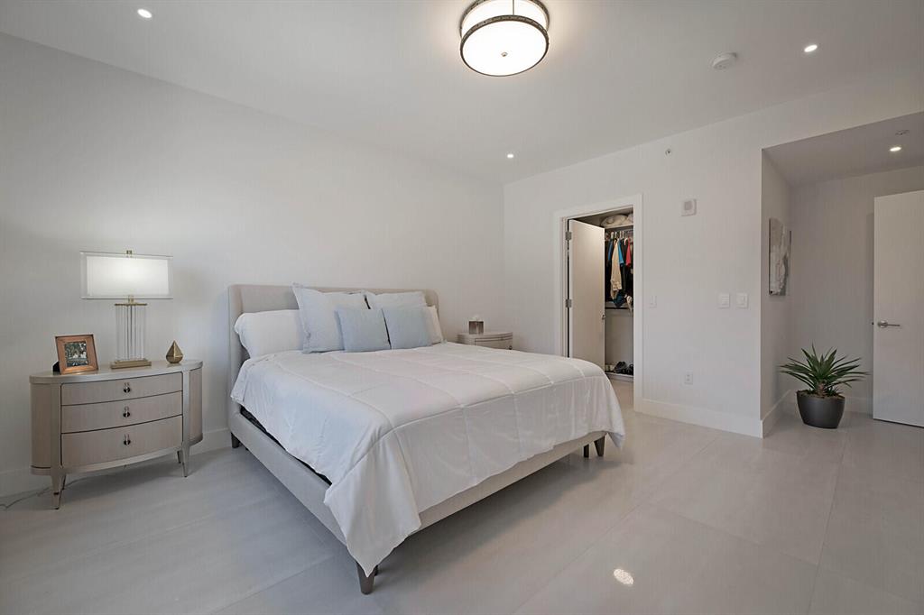 327 E Royal Palm Road Unit: 303