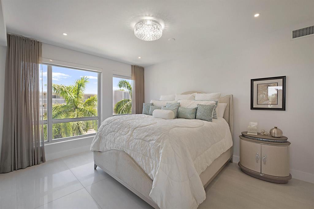 327 E Royal Palm Road Unit: 303