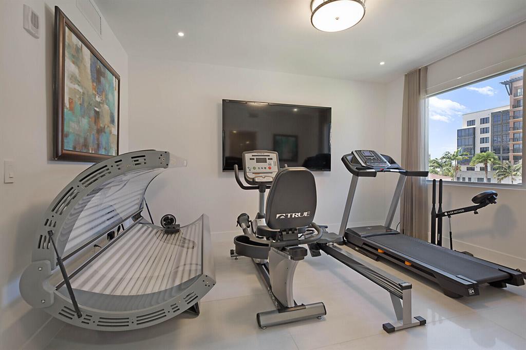 327 E Royal Palm Road Unit: 303