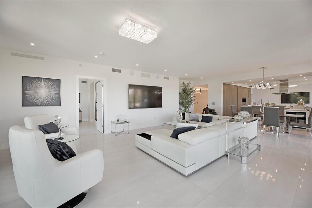 327 E Royal Palm Road Unit: 303