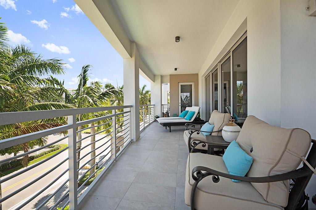 327 E Royal Palm Road Unit: 303