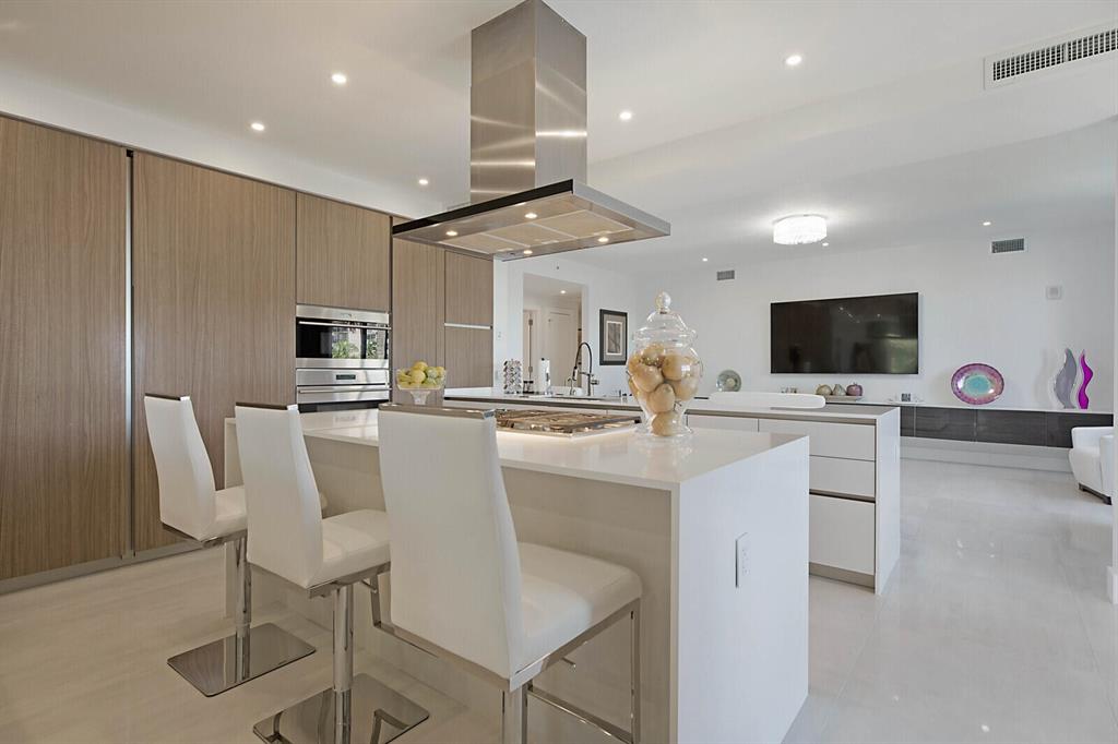 327 E Royal Palm Road Unit: 303