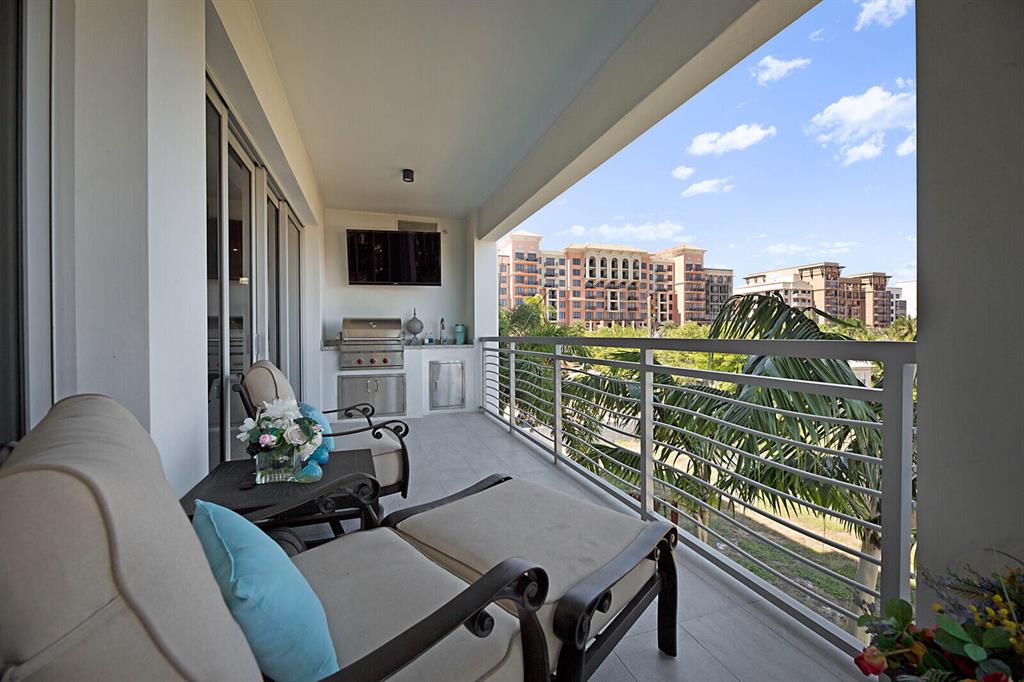 327 E Royal Palm Road Unit: 303
