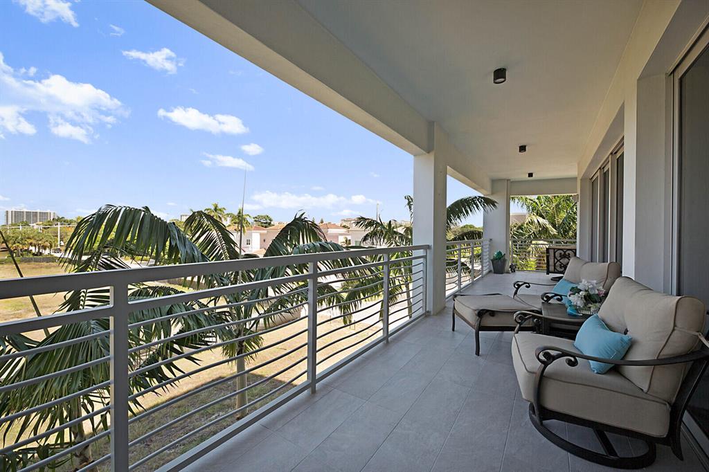 327 E Royal Palm Road Unit: 303