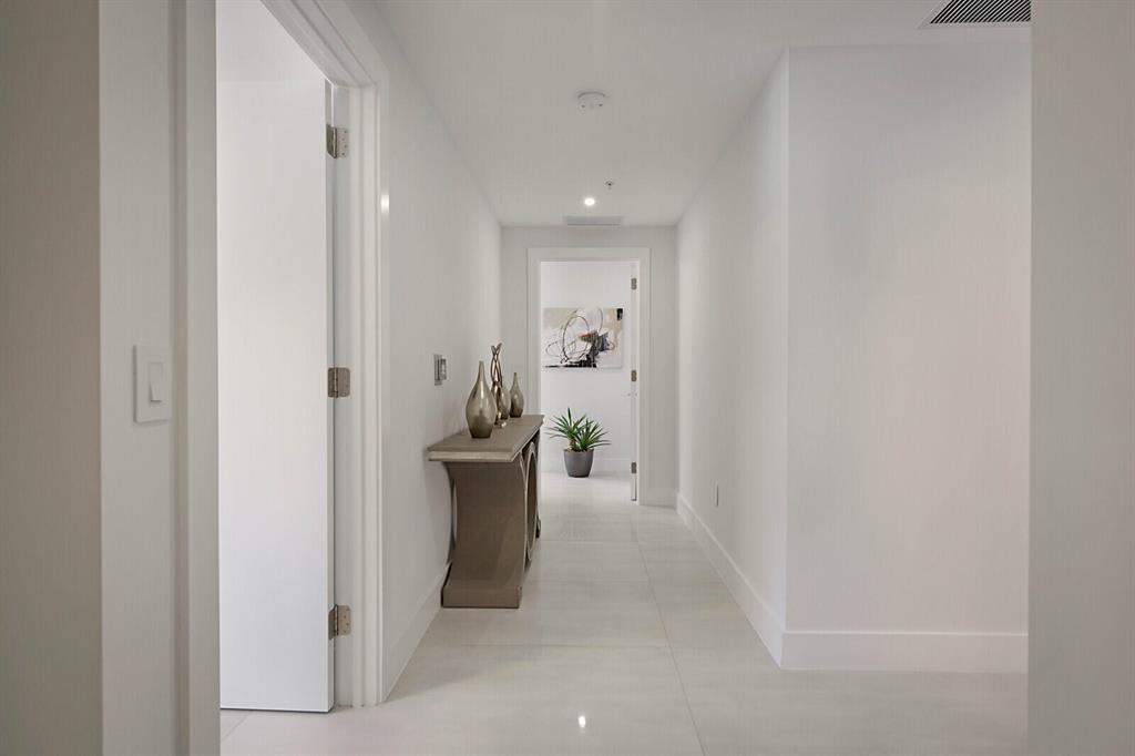 327 E Royal Palm Road Unit: 303