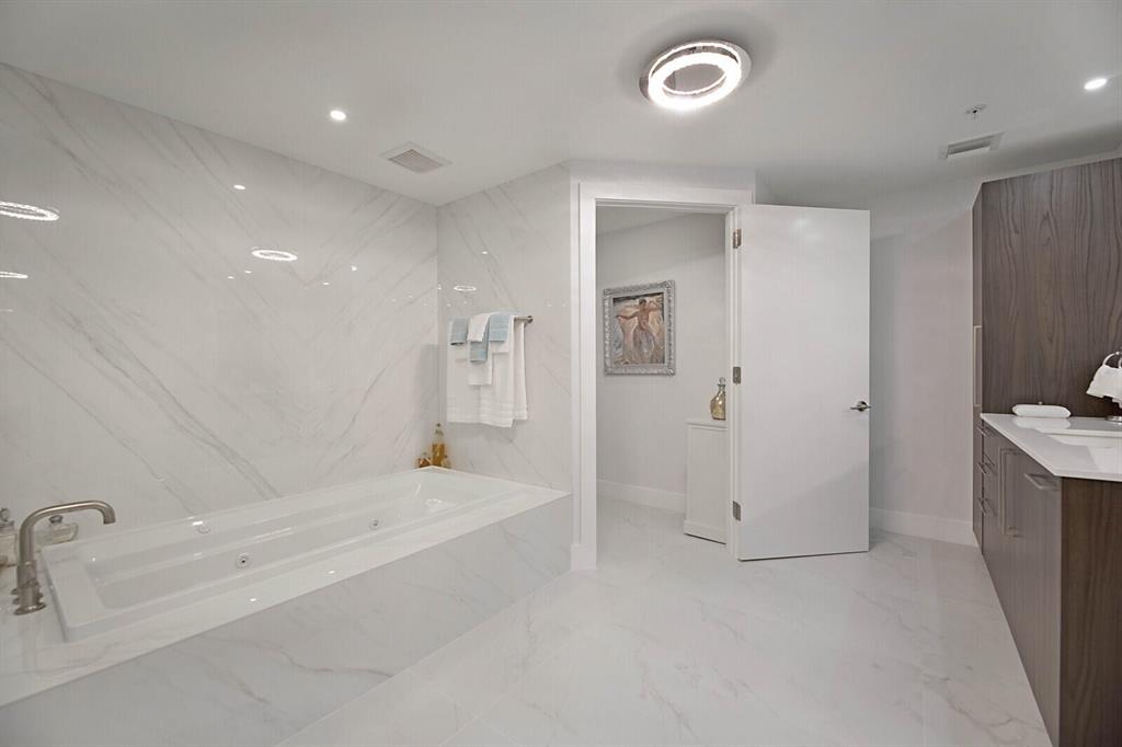 327 E Royal Palm Road Unit: 303