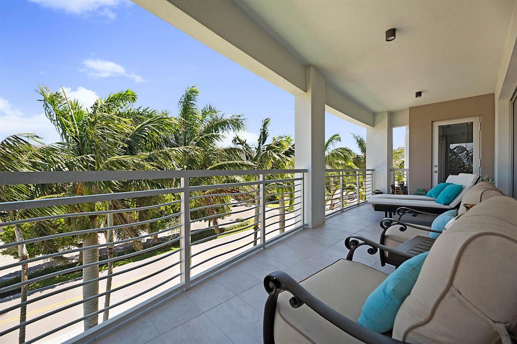 327 E Royal Palm Road Unit: 303