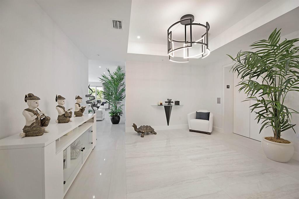 327 E Royal Palm Road Unit: 303