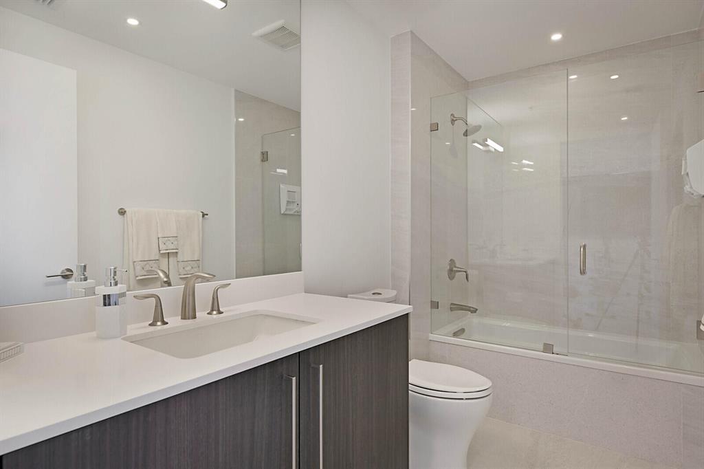 327 E Royal Palm Road Unit: 303