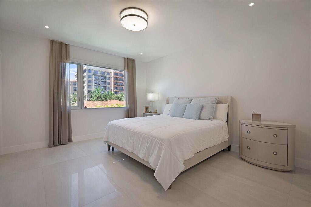 327 E Royal Palm Road Unit: 303