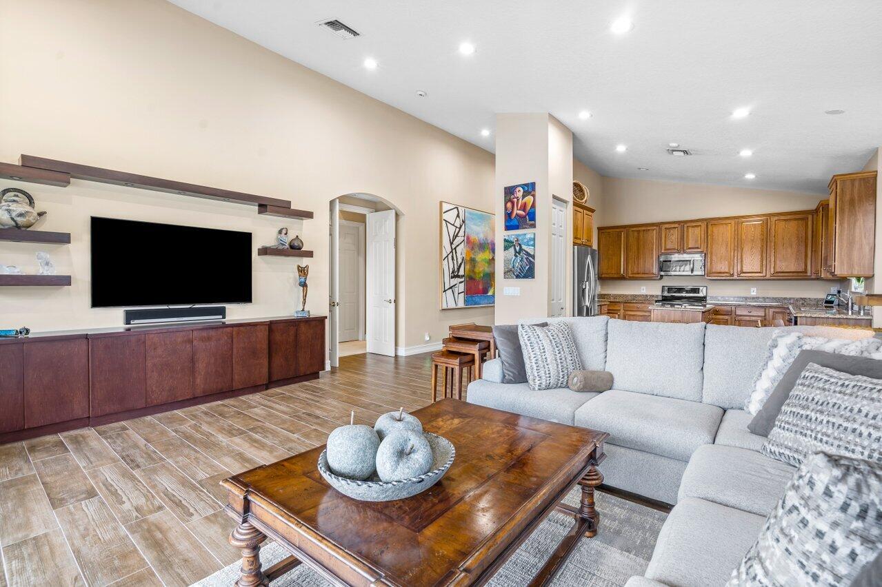 6224 Island Bend Unit: C