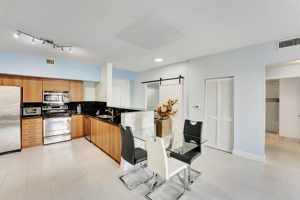 250 NE 3rd Avenue Unit: 1317