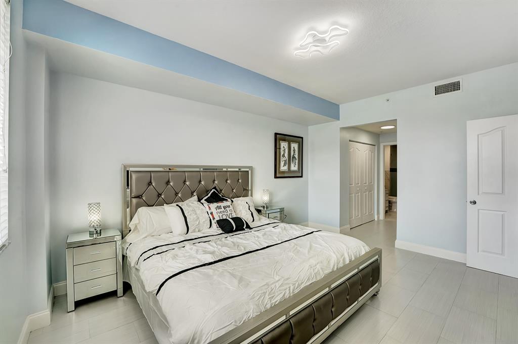 250 NE 3rd Avenue Unit: 1317