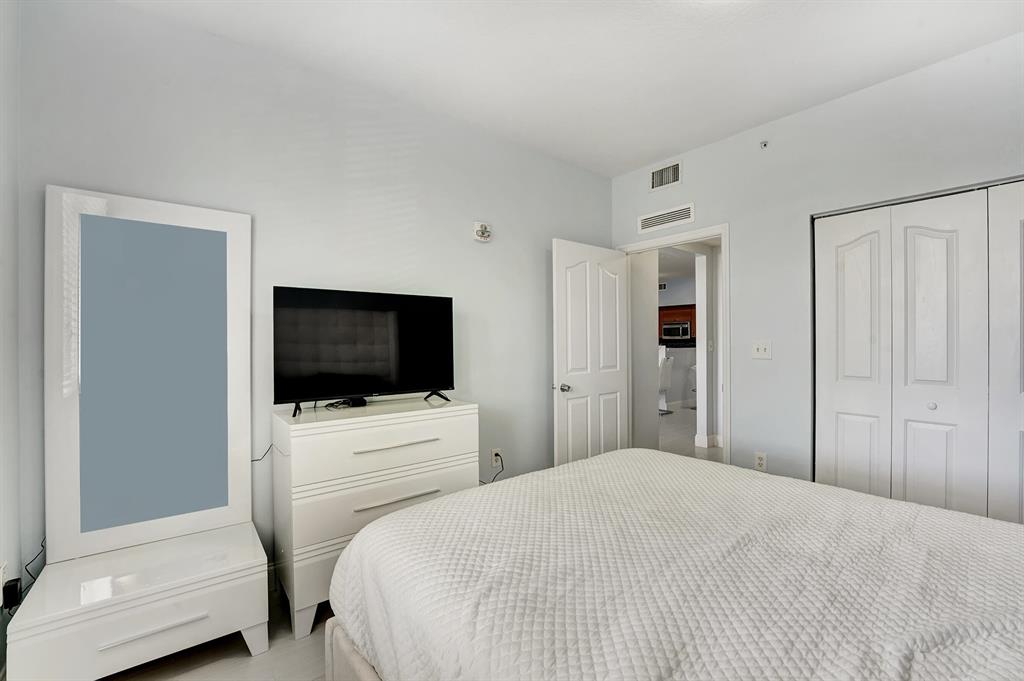 250 NE 3rd Avenue Unit: 1317