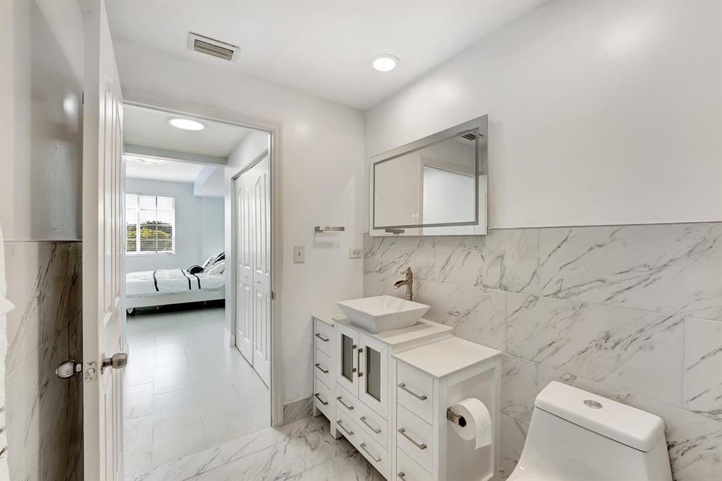 250 NE 3rd Avenue Unit: 1317