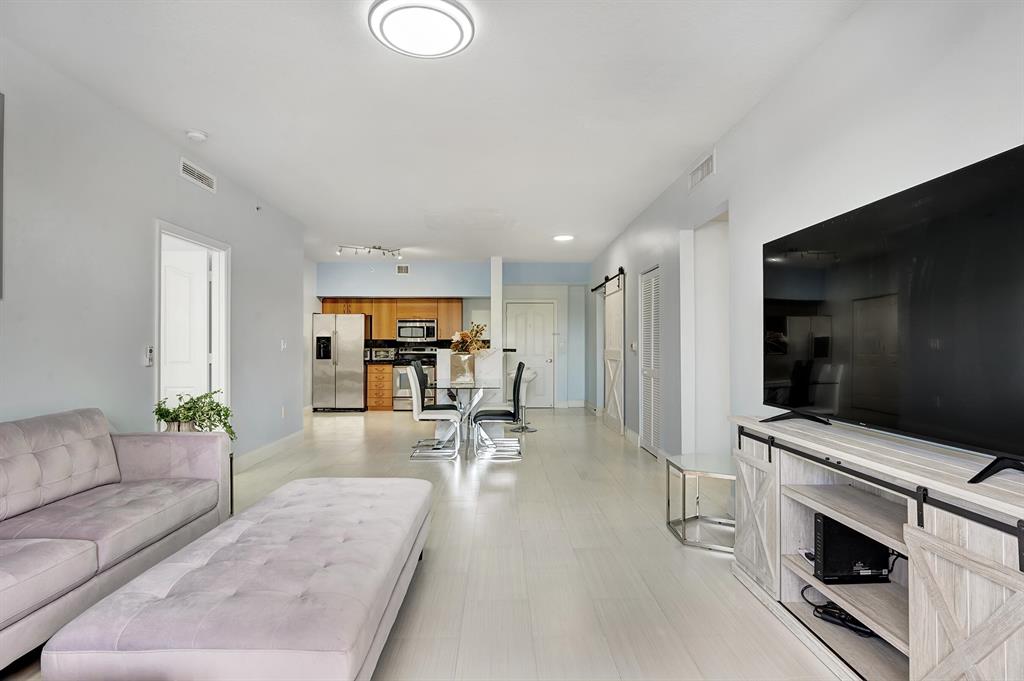 250 NE 3rd Avenue Unit: 1317