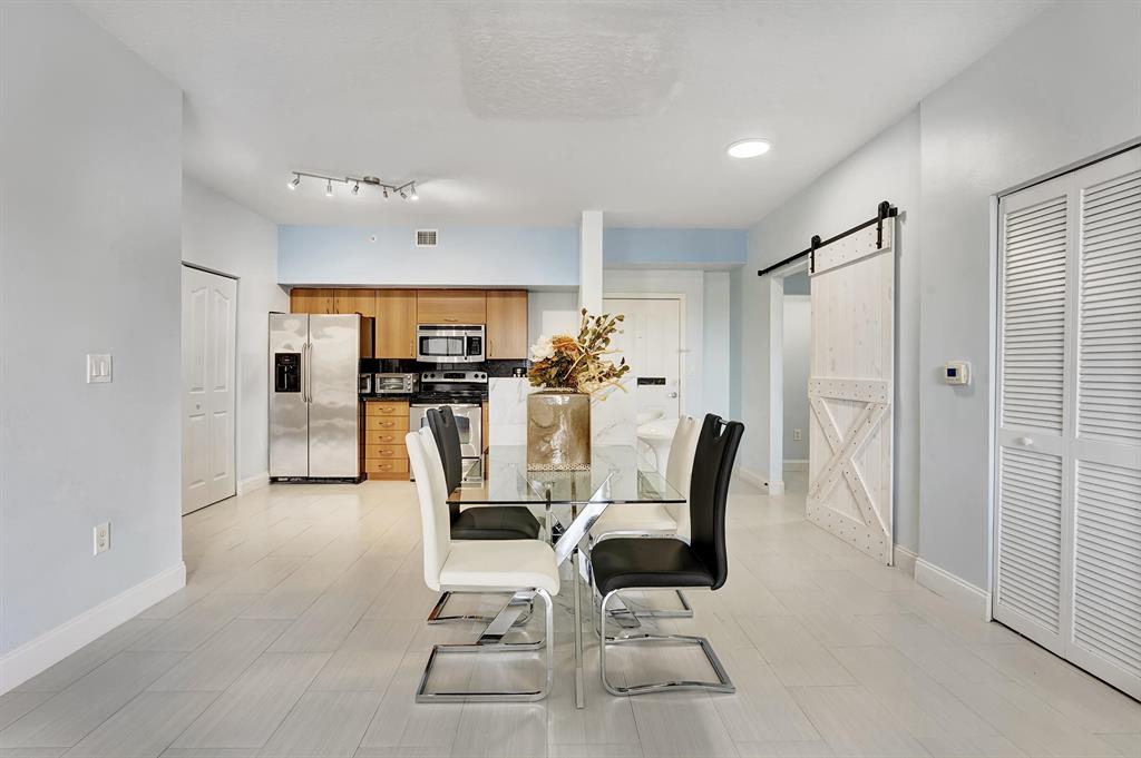 250 NE 3rd Avenue Unit: 1317