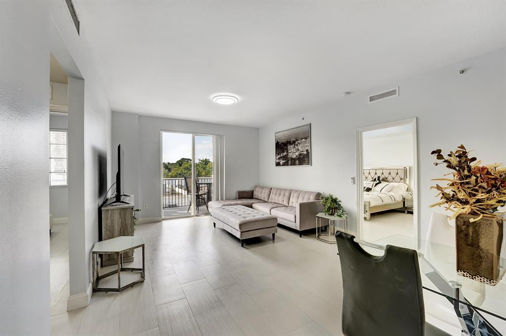 250 NE 3rd Avenue Unit: 1317
