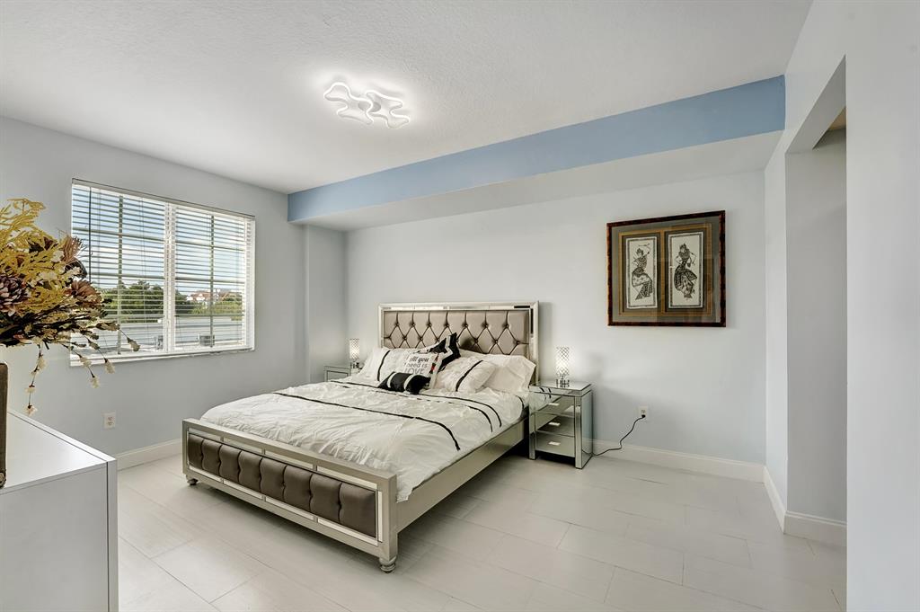 250 NE 3rd Avenue Unit: 1317