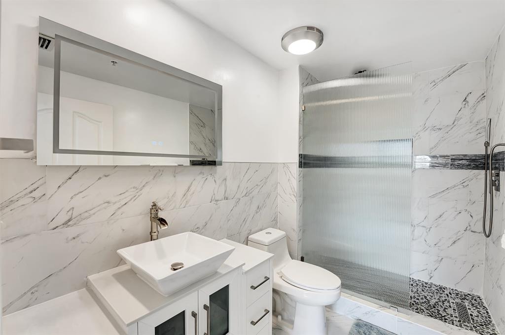 250 NE 3rd Avenue Unit: 1317