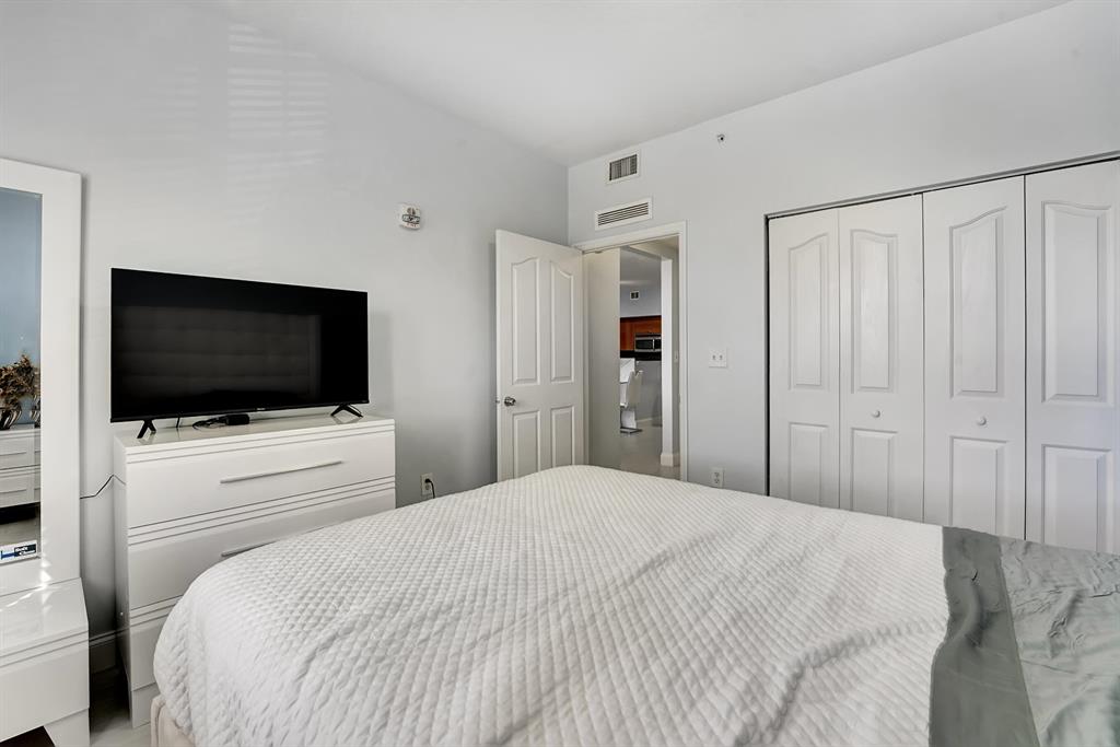 250 NE 3rd Avenue Unit: 1317