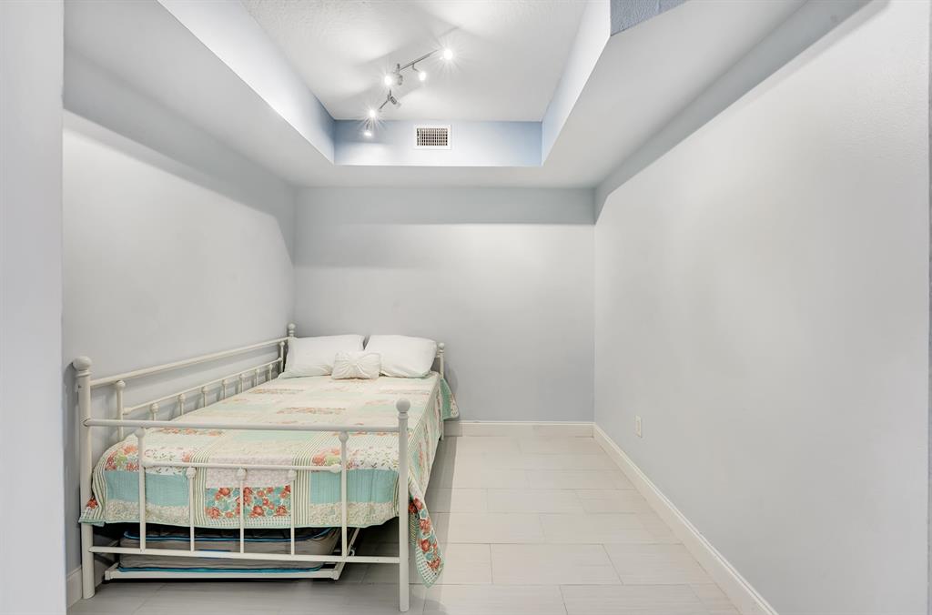 250 NE 3rd Avenue Unit: 1317
