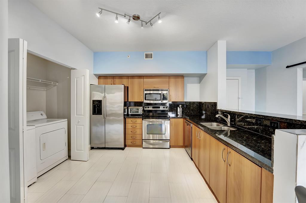250 NE 3rd Avenue Unit: 1317
