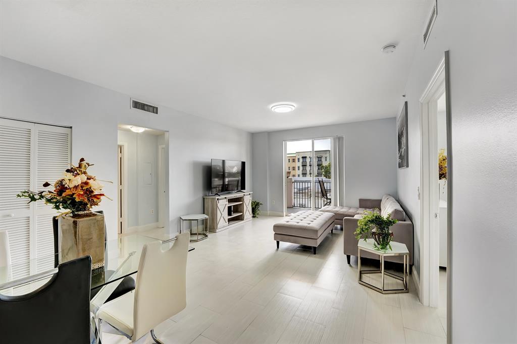 250 NE 3rd Avenue Unit: 1317