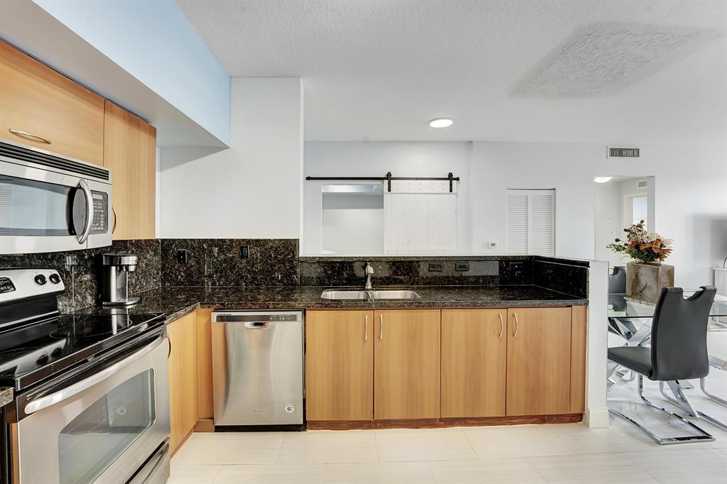 250 NE 3rd Avenue Unit: 1317