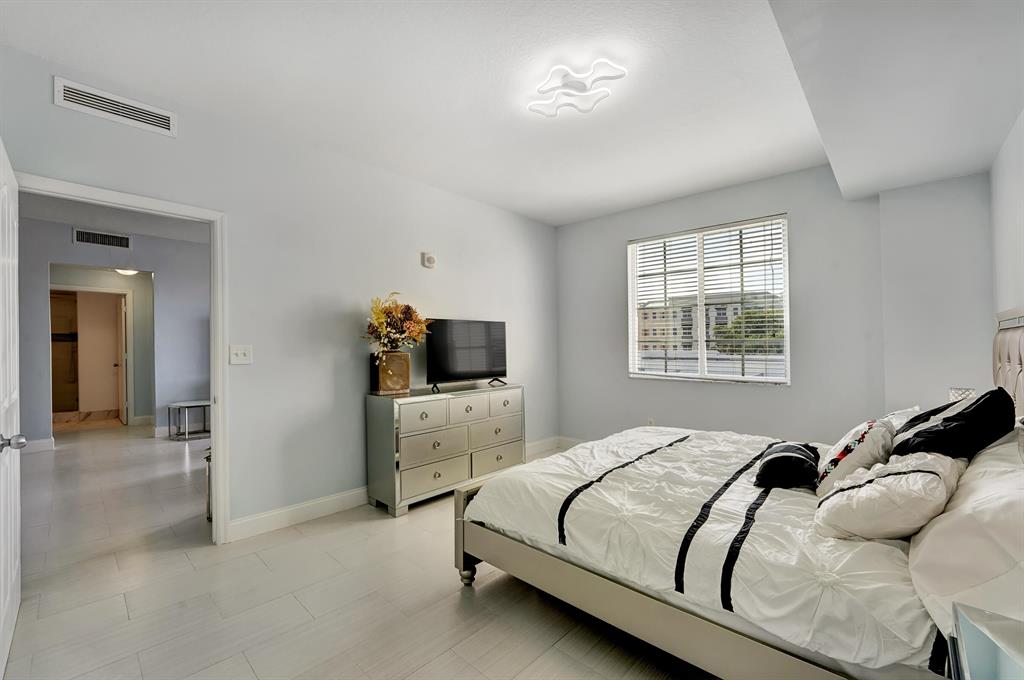 250 NE 3rd Avenue Unit: 1317
