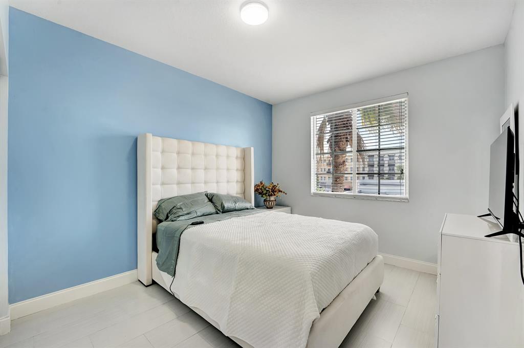 250 NE 3rd Avenue Unit: 1317