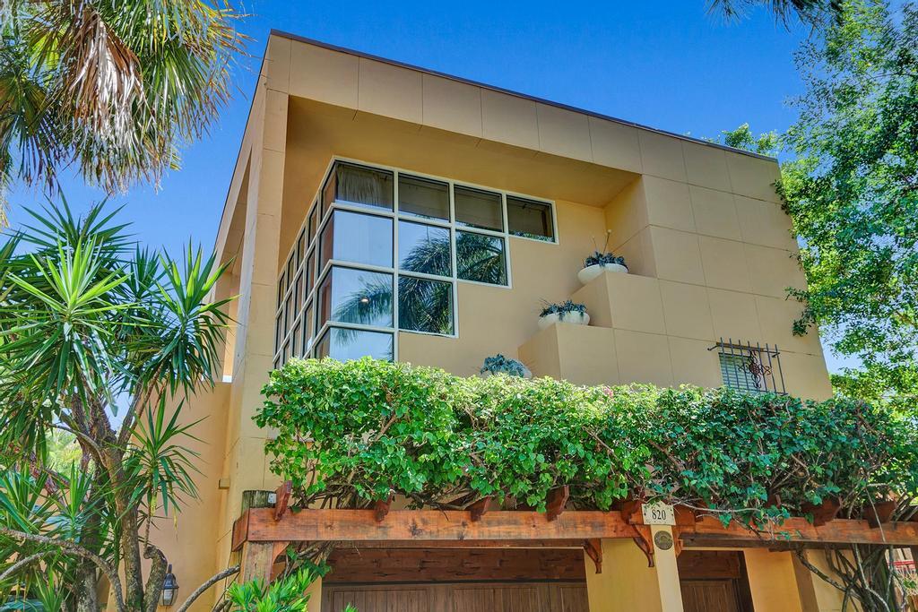 820 Hibiscus Street