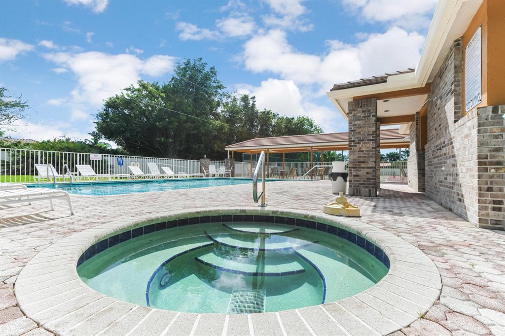 285 Sherwood Forest Drive