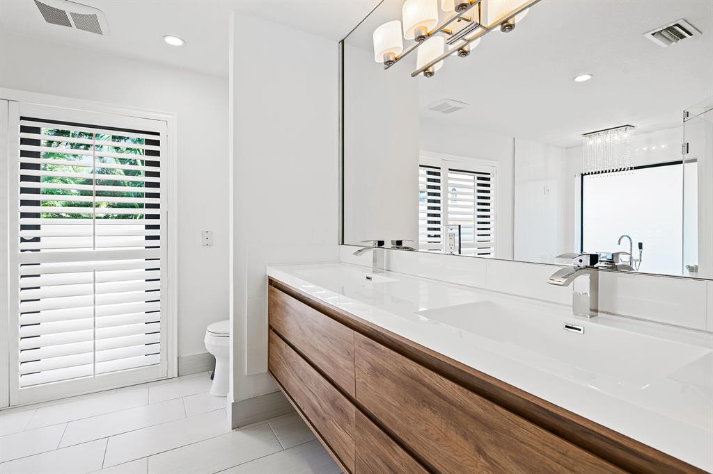 2921 NW 26th Court