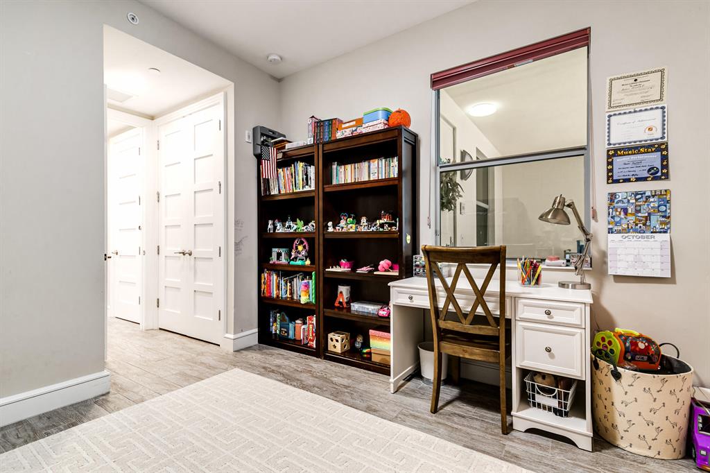 4511 El Mar Drive Unit: 211