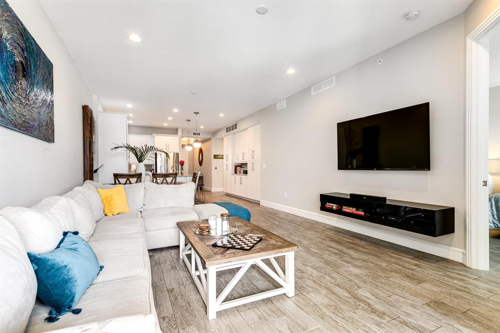 4511 El Mar Drive Unit: 211