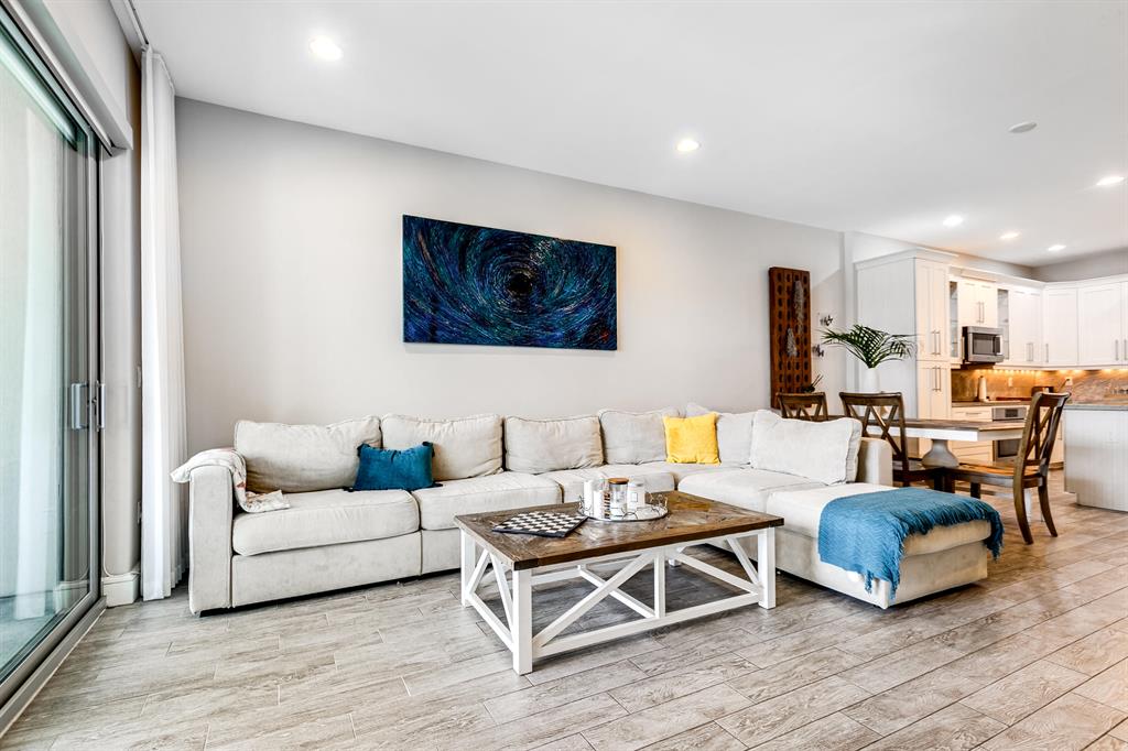 4511 El Mar Drive Unit: 211
