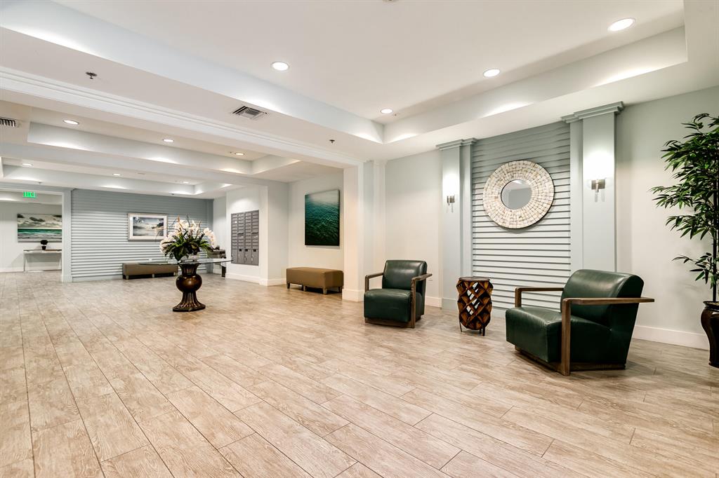 4511 El Mar Drive Unit: 211
