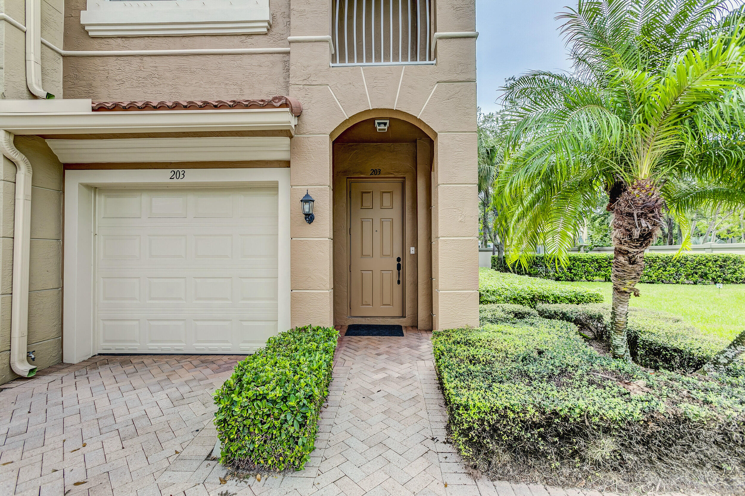 4851 Bonsai Circle Unit: 203