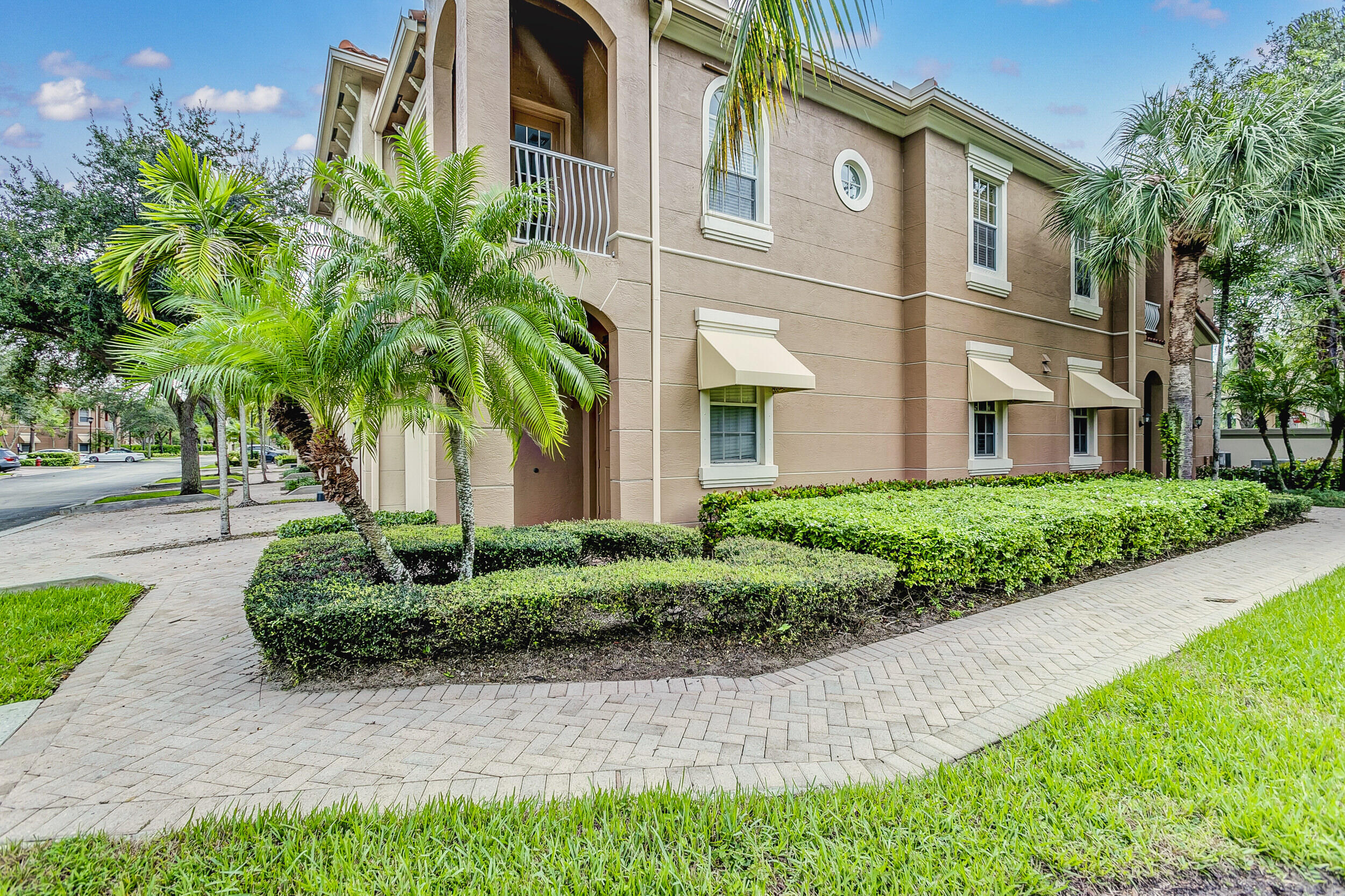 4851 Bonsai Circle Unit: 203